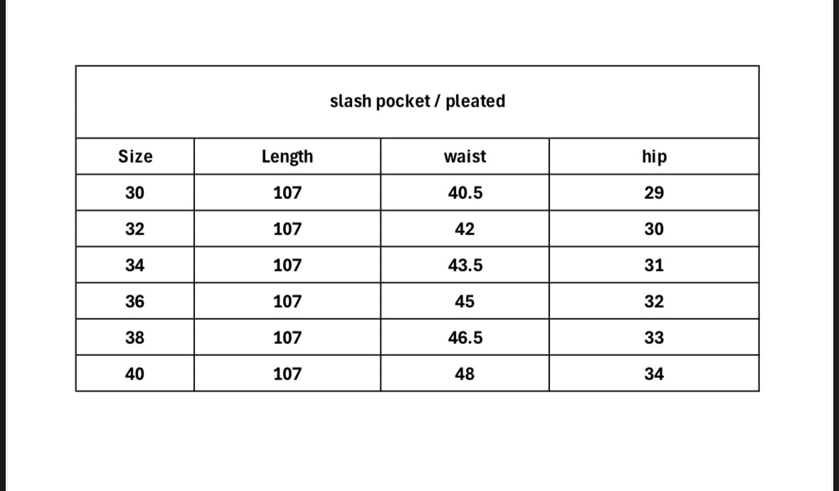 PLEATED JEANS